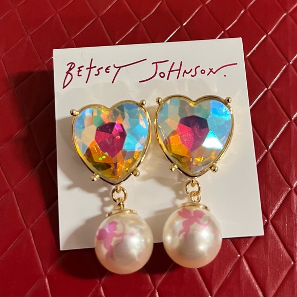 Betsey Johnson Heart Pearl Drop Earrings NWT - Picture 2 of 6